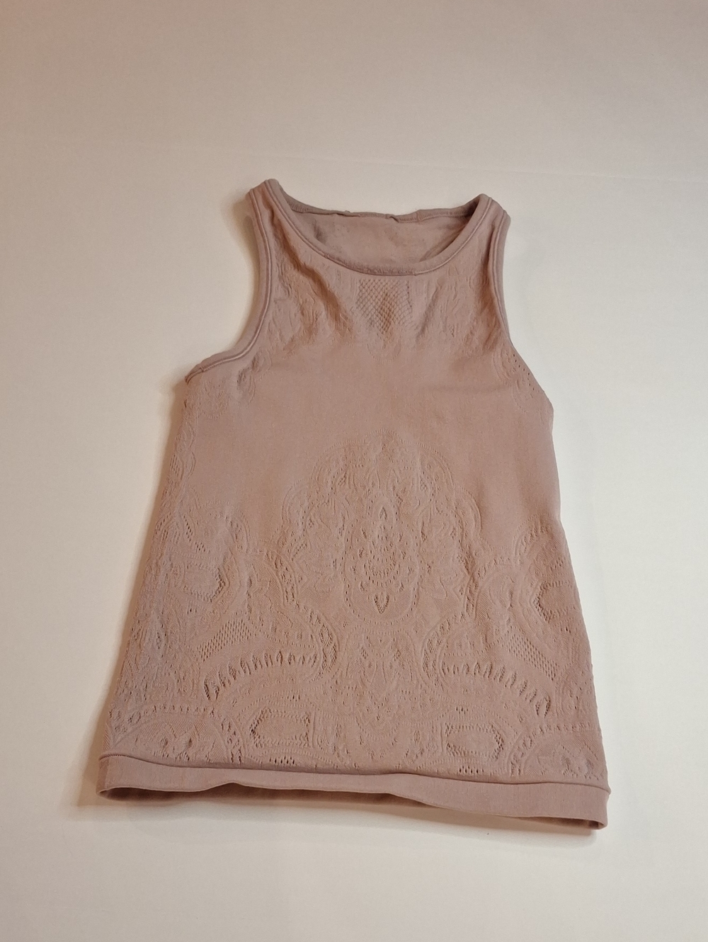 #258 Lululemon Reveal tank Approximate size 2